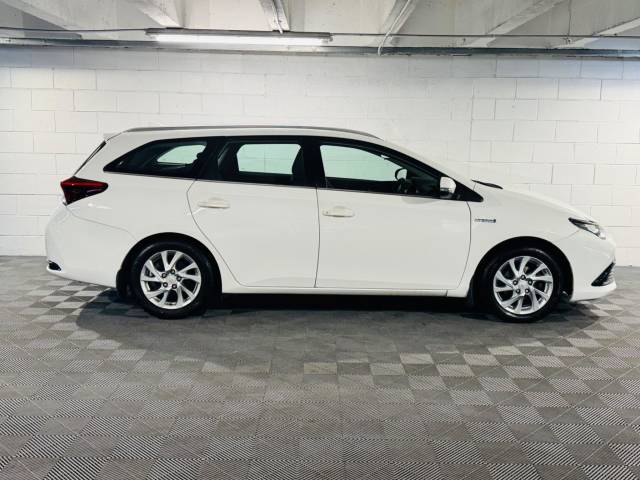 2016 Toyota Auris 1.8 Hybrid Business Edition 5dr CVT