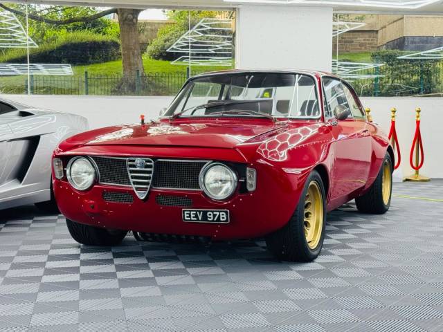 Alfa Romeo Giulia 1.6 GIULIA Coupe Petrol RED