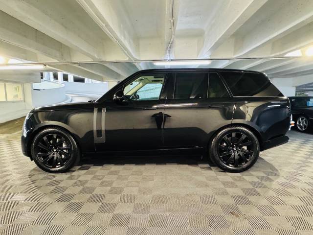 2025 Land Rover Range Rover 3.0 P400 SE 4dr Auto