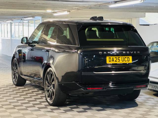 2025 Land Rover Range Rover 3.0 P400 SE 4dr Auto
