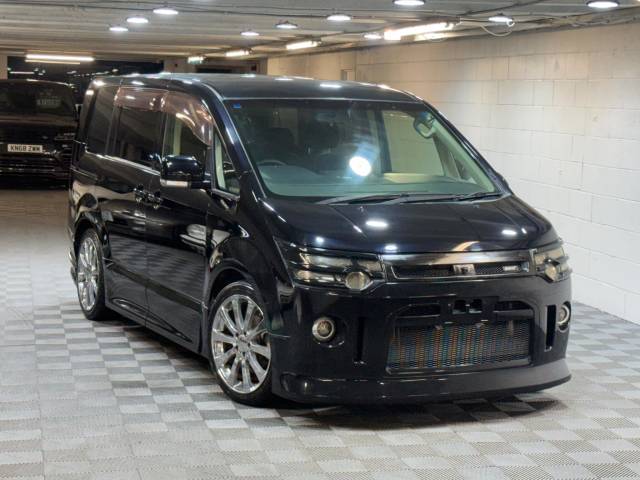 Mitsubishi Delica D5 2.4 ROADEST G NAVIGATION PACKAGE MPV Petrol Black