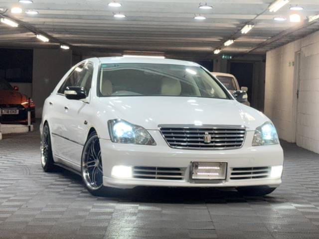 Toyota Crown 3.0 V6 Royal Saloon JDM Luxury Saloon Petrol White
