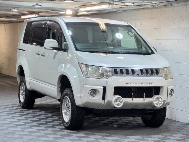 Mitsubishi Delica D5 2.4 G POWER PACKAGE 4WD With LIFT KIT MPV Petrol White