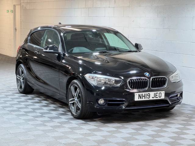 BMW 1 Series 118i [1.5] Sport 3dr [Nav/Servotronic] Hatchback Petrol BLACK