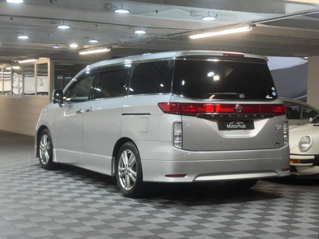2011 Nissan Elgrand 3.5 350 Highway Star PREMIUM + SUNROOF