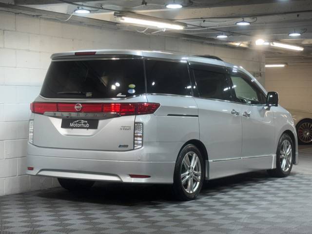 2011 Nissan Elgrand 3.5 350 Highway Star PREMIUM + SUNROOF