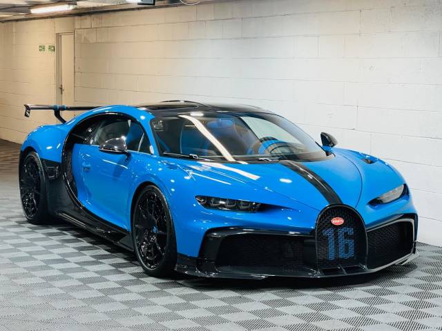Bugatti Chiron Coupe Petrol Blue