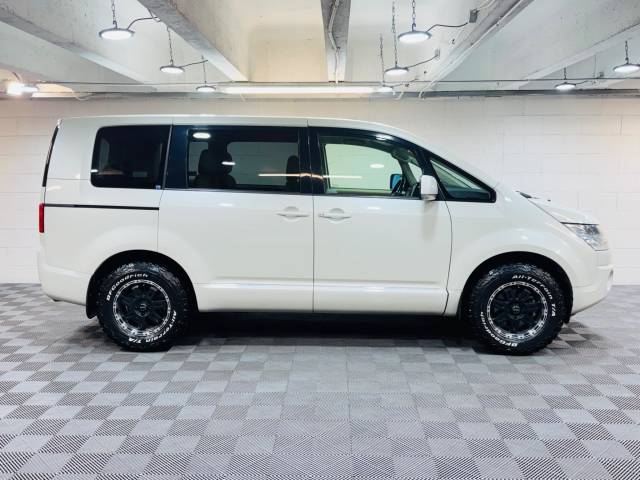 2010 Mitsubishi Delica D5 2.0 G POWER PACKAGE 4WD 7 Seat MIVEC