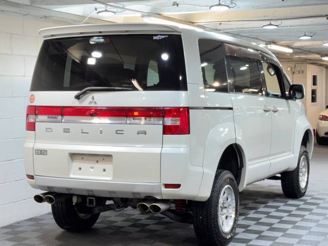 2007 Mitsubishi Delica D5 2.4 G POWER PACKAGE 4WD With LIFT KIT