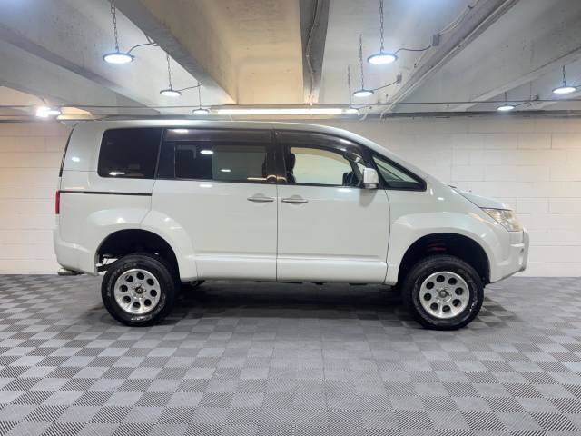 2007 Mitsubishi Delica D5 2.4 G POWER PACKAGE 4WD With LIFT KIT