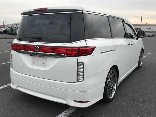 2015 Nissan Elgrand 2.5 250 XG Full FLEDERMAUS Body Kit