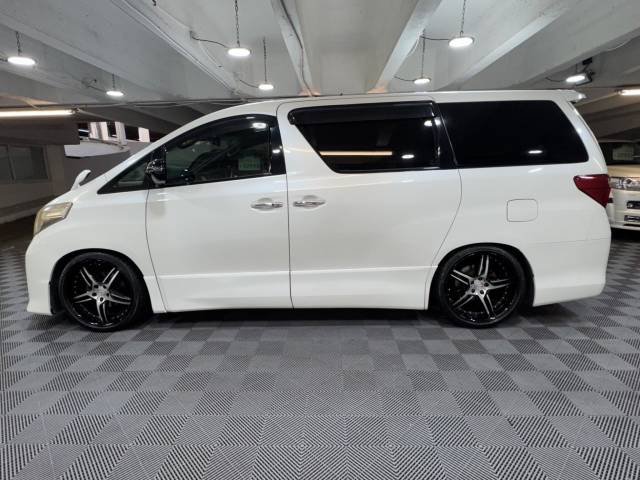 2011 Toyota Alphard 3.5 350S Premium Selection 2 | Sunroof's