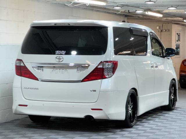 2011 Toyota Alphard 3.5 350S Premium Selection 2 | Sunroof's