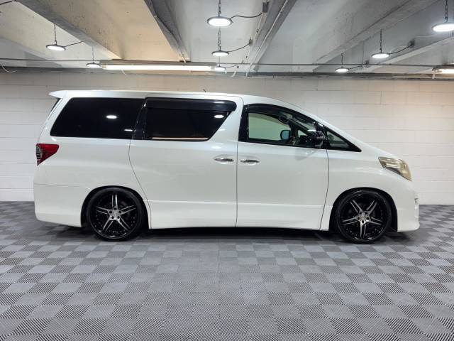 2011 Toyota Alphard 3.5 350S Premium Selection 2 | Sunroof's