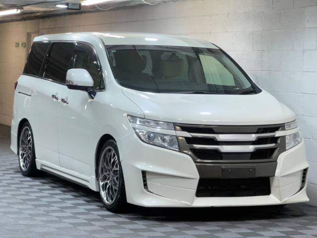 Nissan Elgrand 2.5 250 XG Full FLEDERMAUS Body Kit MPV Petrol White