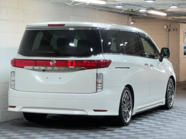 2015 Nissan Elgrand 2.5 250 XG Full FLEDERMAUS Body Kit