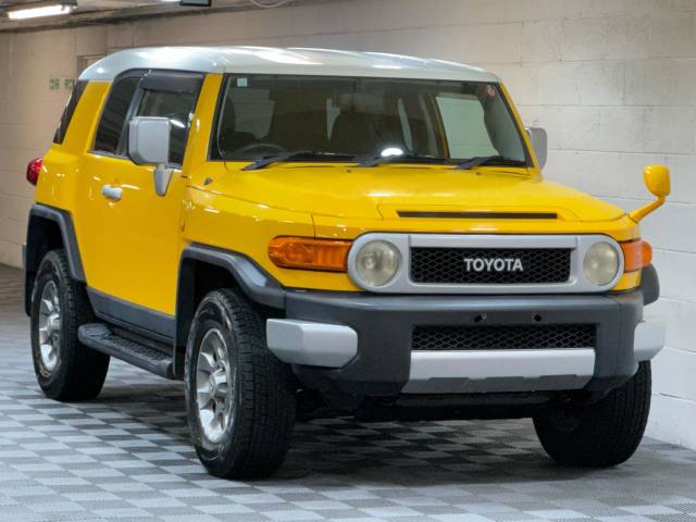 Toyota FJ Cruiser 0.4 4.0 V6 Off-Road Package 4WD 5dr Auto JDM Motorcycle Petrol BLACK