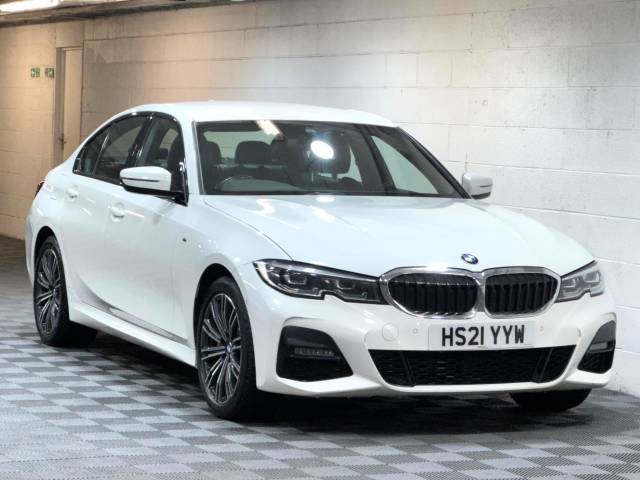 BMW 3 Series 2.0 330e xDrive M Sport 4dr Step Auto Saloon Petrol / Electric Hybrid WHITE