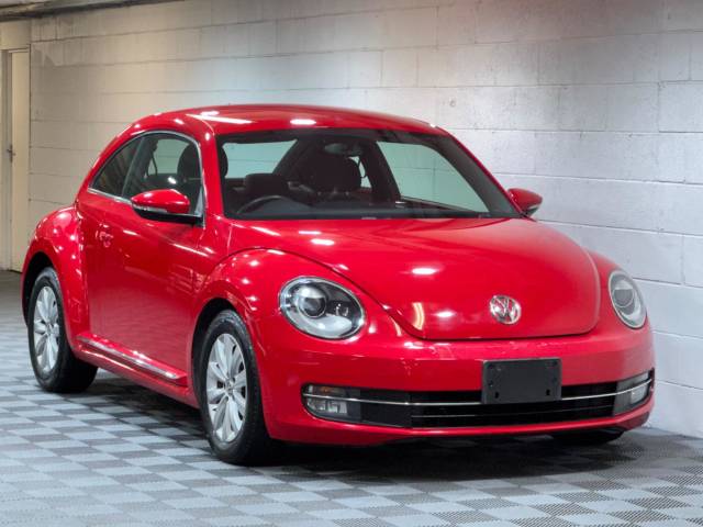 Volkswagen Beetle 1.2 TSI BlueMotion Tech Design Hatchback 3dr Petrol DSG Euro 6 (s/s) (105 ps) Hatchback Petrol Red
