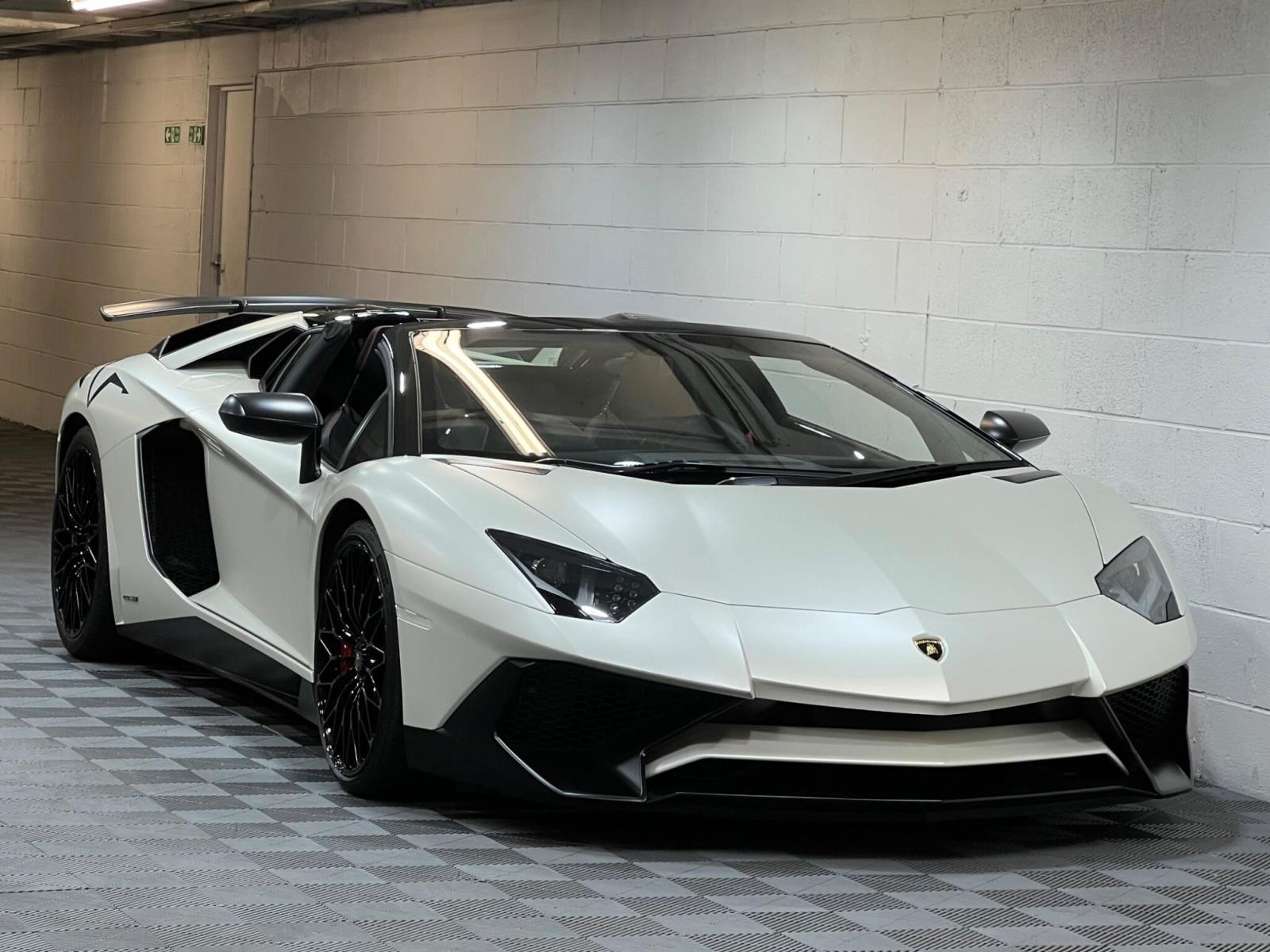 2016 Lamborghini Aventador