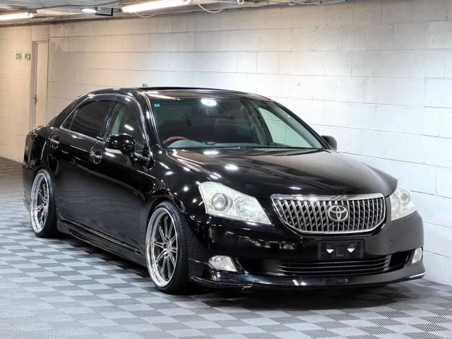 Toyota Crown Majesta 4.6 V8 G Type WALD Body Kit 4Dr Saloon Petrol Black
