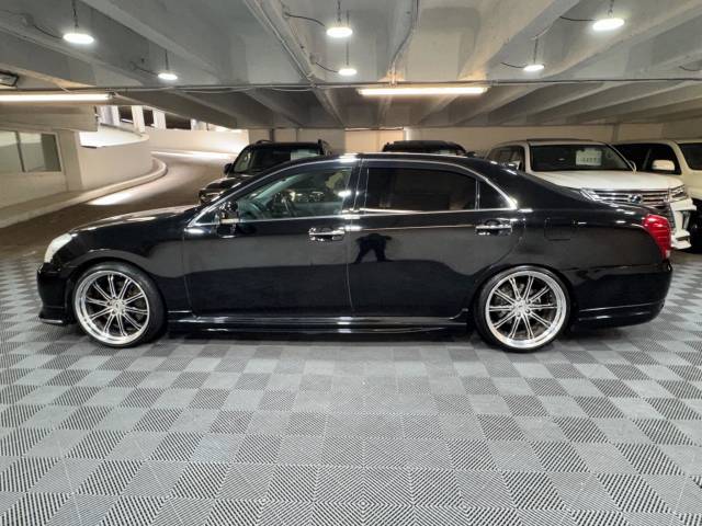 2009 Toyota Crown Majesta 4.6 V8 G Type WALD Body Kit 4Dr