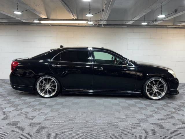 2009 Toyota Crown Majesta 4.6 V8 G Type WALD Body Kit 4Dr