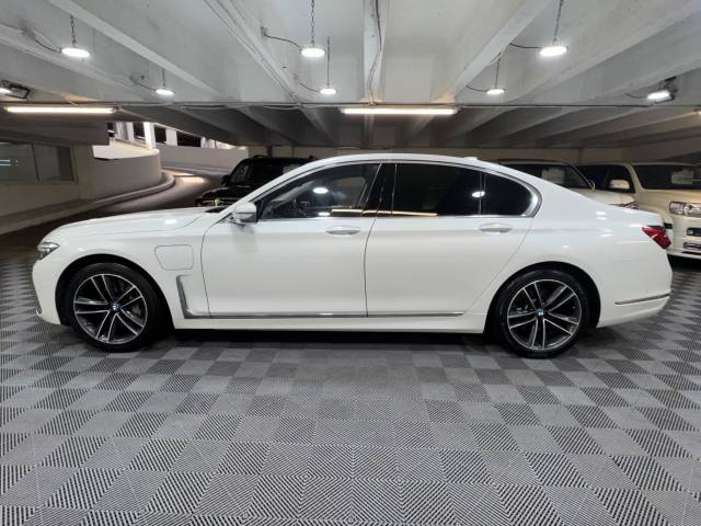 2019 BMW 7 Series 3.0 745e 4dr Auto