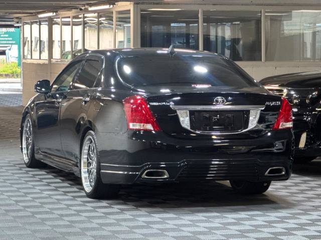 2010 Toyota Crown Majesta 4.6 V8 G Type F Package WALD