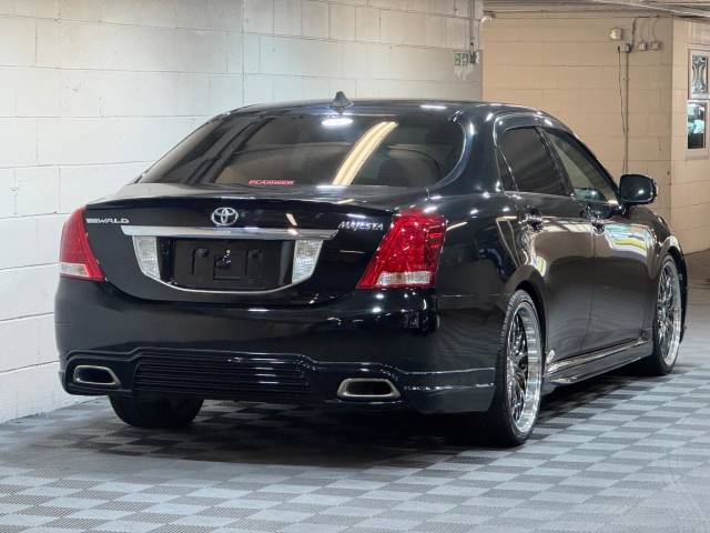 2010 Toyota Crown Majesta 4.6 V8 G Type F Package WALD