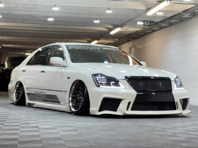 Toyota Crown 2.5 V6 Athlete JDM GARAGE T-BRAND CAR Saloon Petrol White