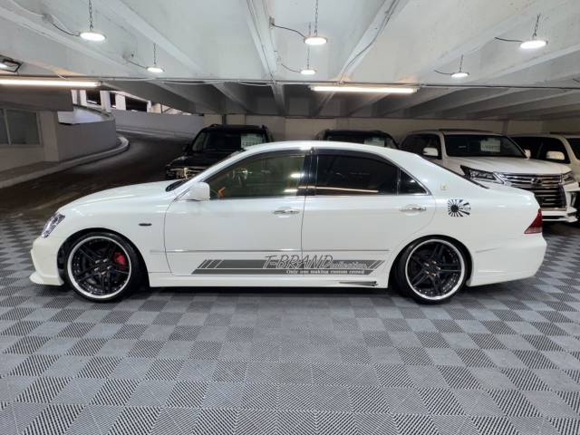 2004 Toyota Crown 2.5 V6 Athlete JDM GARAGE T-BRAND CAR