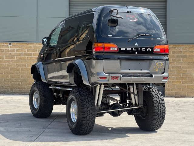 2003 Mitsubishi Delica Spacegear 3.0 V6 Super Exceed 4WD Lifted