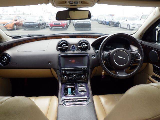 2010 Jaguar Xj 5.0 V8 Premium Luxury Saloon 4dr Petrol Auto Euro 5 (385 ps)
