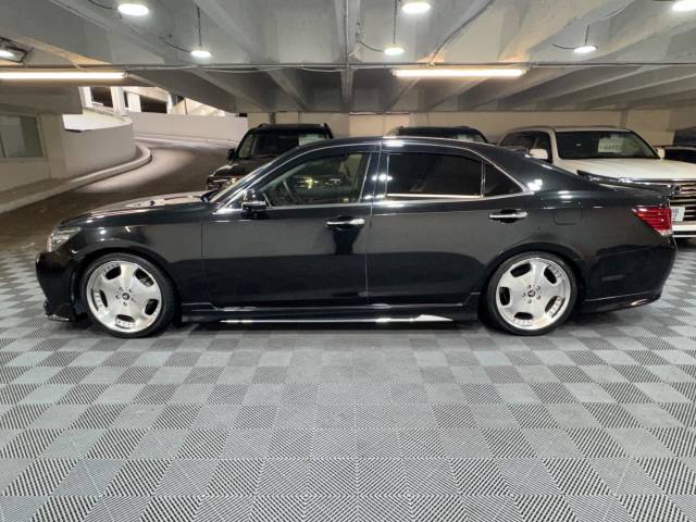 2014 Toyota Crown Hybrid Royal Saloon Black Style 2.5 V6