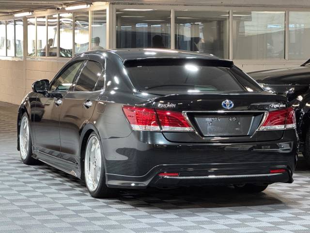 2014 Toyota Crown Hybrid Royal Saloon Black Style 2.5 V6