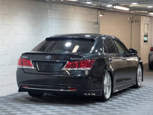 2014 Toyota Crown Hybrid Royal Saloon Black Style 2.5 V6