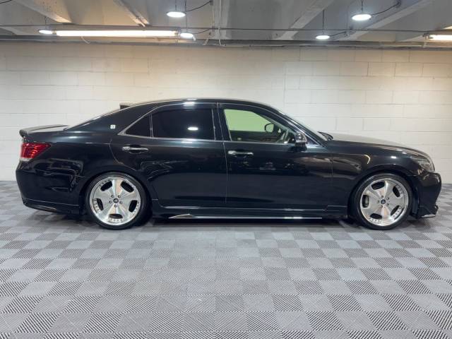 2014 Toyota Crown Hybrid Royal Saloon Black Style 2.5 V6