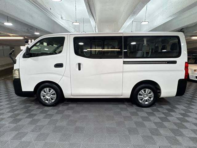 2014 Nissan NV300 Caravan Minibus 2.5 Petrol Auto 10 Seat