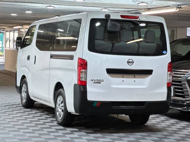 2014 Nissan NV300 Caravan Minibus 2.5 Petrol Auto 10 Seat