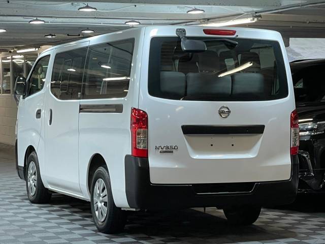 2014 Nissan NV300 Caravan Minibus 2.5 Petrol Auto 10 Seat