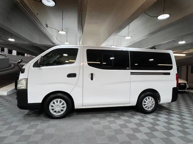 2014 Nissan NV300 Caravan Minibus 2.5 Petrol Auto 10 Seat