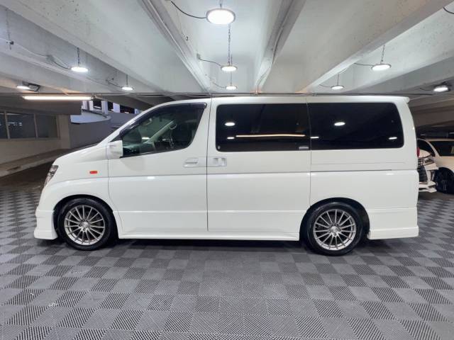 2004 Nissan Elgrand E51 3.5 V6 Highway Star 8 Seat Auto ULEZ