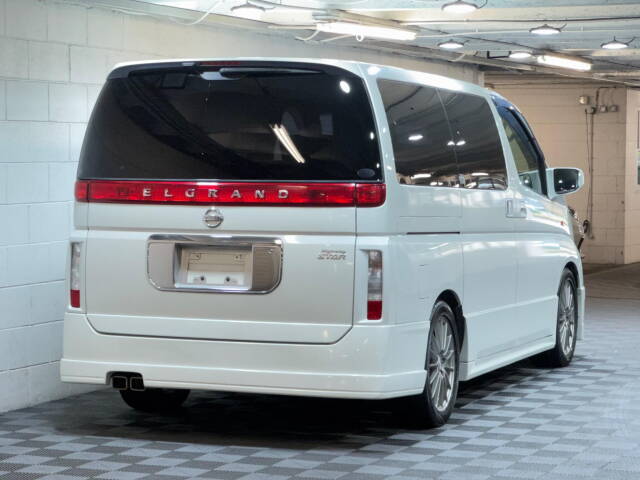 2004 Nissan Elgrand E51 3.5 V6 Highway Star 8 Seat Auto ULEZ