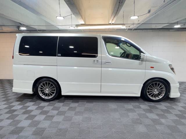 2004 Nissan Elgrand E51 3.5 V6 Highway Star 8 Seat Auto ULEZ
