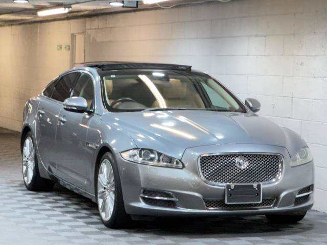 Jaguar Xj 5.0 V8 Premium Luxury Saloon 4dr Petrol Auto Euro 5 (385 ps) Saloon Petrol Grey