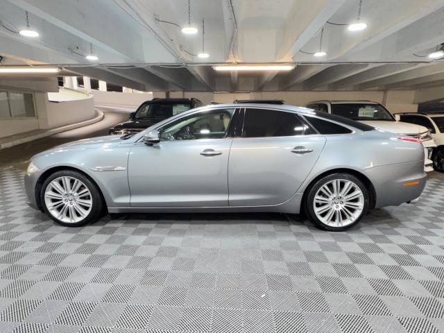 2010 Jaguar Xj 5.0 V8 Premium Luxury Saloon 4dr Petrol Auto Euro 5 (385 ps)