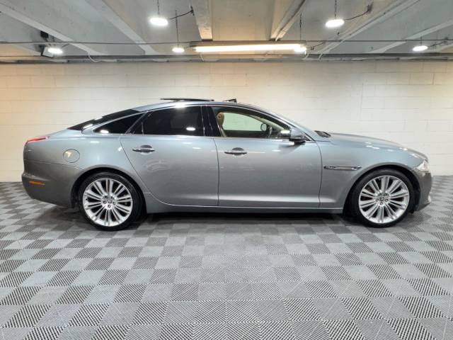 2010 Jaguar Xj 5.0 V8 Premium Luxury Saloon 4dr Petrol Auto Euro 5 (385 ps)