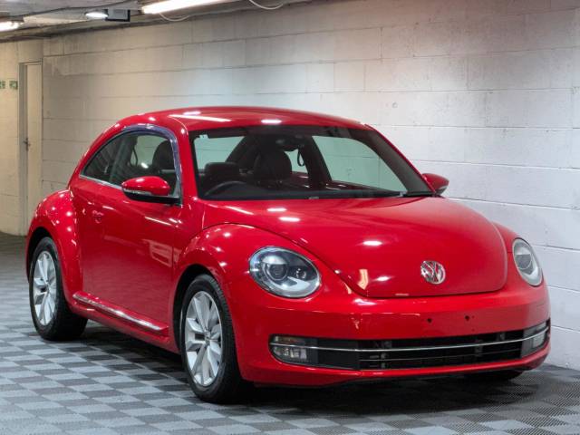 Volkswagen Beetle 1.2 TSI BlueMotion Tech Design Hatchback 3dr Petrol DSG Euro 6 (s/s) (105 ps) Hatchback Petrol Red