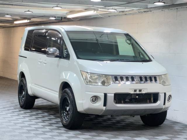 Mitsubishi Delica 2.4 D5 4WD CHAMONIX PACKAGE 7 SEAT ULEZ MPV Petrol White